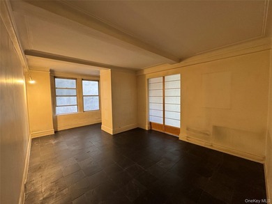 Welcome to this appealing 1-bedroom, 1-bathroom cooperative - photo 23