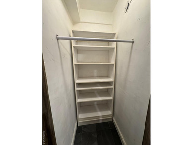 Welcome to this appealing 1-bedroom, 1-bathroom cooperative - photo 25