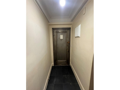 Welcome to this appealing 1-bedroom, 1-bathroom cooperative - photo 26