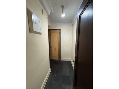 Welcome to this appealing 1-bedroom, 1-bathroom cooperative - photo 27