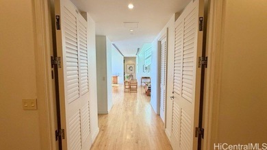 Penthouse living at Courtyards at Punahou-an exceptionally rare - photo 6