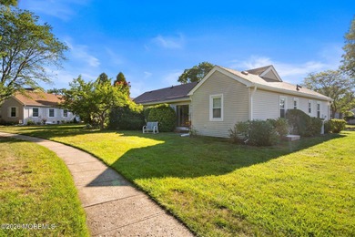 This Sorrento end unit, situated in The Villages, a quiet, and - photo 4