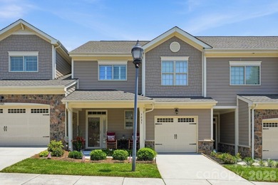 Welcome to this beautifully maintained 3-bedroom, 2.5-bath - photo 1