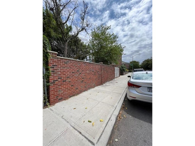 Dyker Heights Location/Independence Avenue. 2 family, 6 room - photo 5