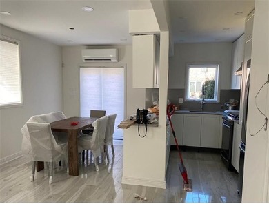 Dyker Heights Location/Independence Avenue. 2 family, 6 room - photo 7
