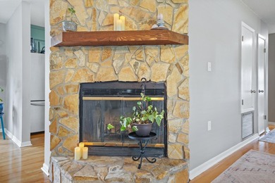 Beautiful corner-lot home located in a quiet, well-established - photo 7