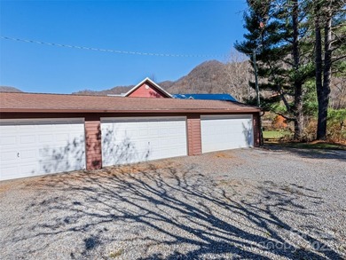 Spacious Townhome with detached 2 car garage. Open kitchen / - photo 5