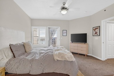 Wonderful Downtown Living! This sleek downtown condo is ideal