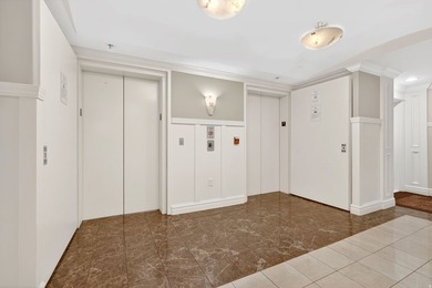 Wonderful Downtown Living! This sleek downtown condo is ideal