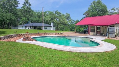 Circle R Lakes Home For Sale in Palestine Texas