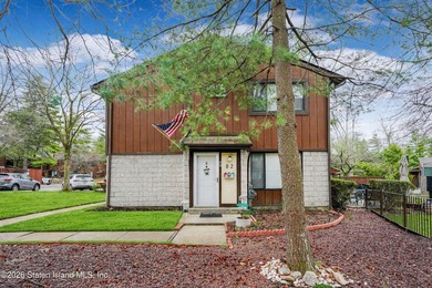 Welcome to The Oaks at Latourette! Come see this move-in ready - photo 1