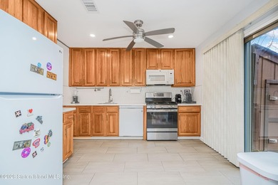 Welcome to The Oaks at Latourette! Come see this move-in ready - photo 6