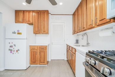 Welcome to The Oaks at Latourette! Come see this move-in ready - photo 9