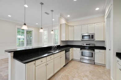 This 3 bed / 2 bath Florida Cottage style home in the lush and - photo 7