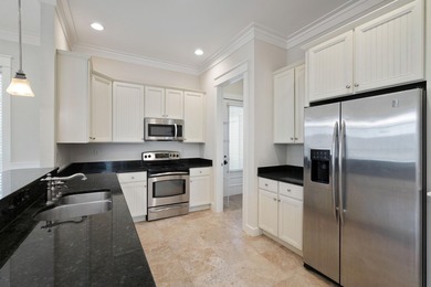 This 3 bed / 2 bath Florida Cottage style home in the lush and - photo 8