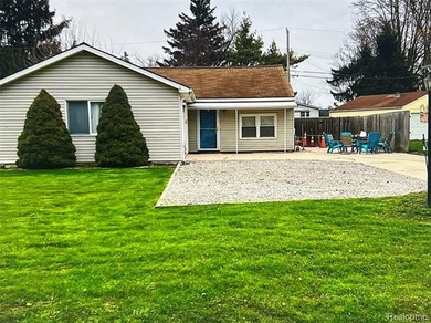 Cass Lake Home For Sale in Waterford Michigan