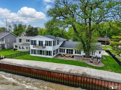 Wake up to see the sunrise over Lake Erie! Unique lakefront home - photo 2