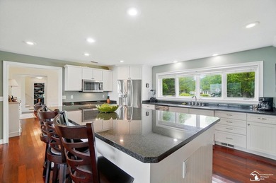 Wake up to see the sunrise over Lake Erie! Unique lakefront home - photo 10