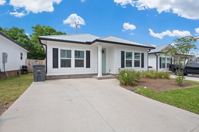 Welcome to the Cottages! This beautiful 2 bed 2 bath well - photo 2
