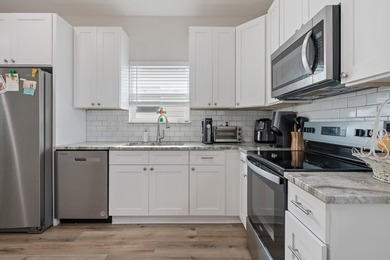 Welcome to the Cottages! This beautiful 2 bed 2 bath well - photo 7