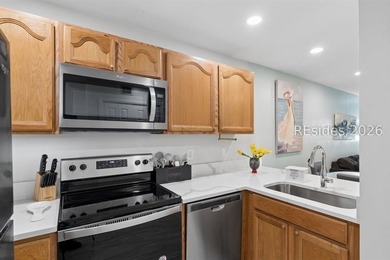 Just a short walk from the beach, this turnkey top-floor 2BR/2BA - photo 11