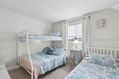 Just a short walk from the beach, this turnkey top-floor 2BR/2BA - photo 17