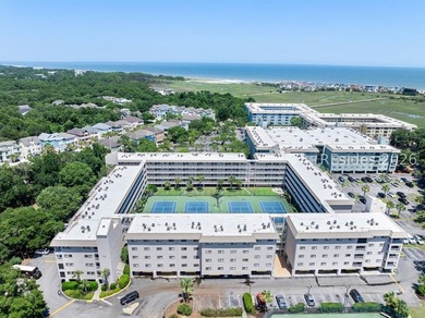 Just a short walk from the beach, this turnkey top-floor 2BR/2BA - photo 39