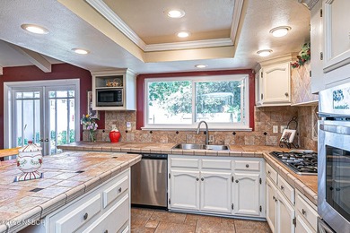 Where Family Memories Begin in Foxenwood Estates Welcome home to - photo 8