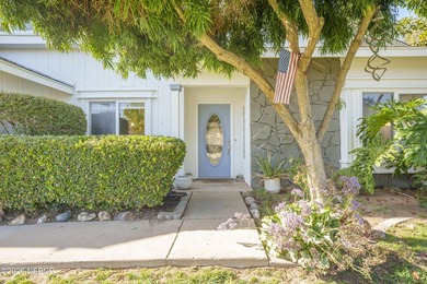 Blending contemporary style with a spacious and functional 2,026 - photo 2