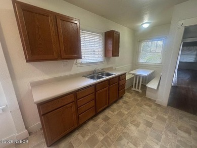 Great central down town location. Walk to shopping and schools - photo 10