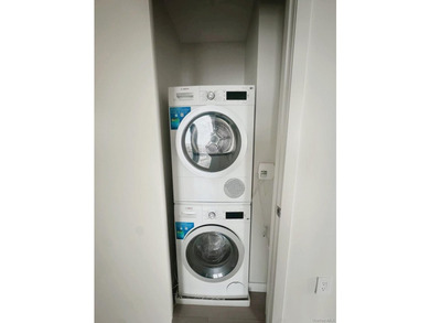 This bright and spacious 2-bedroom, 1-bathroom apartment is - photo 6