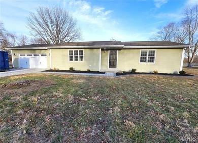 Holiday Lake Home Active Under Contract in Edwardsville Illinois