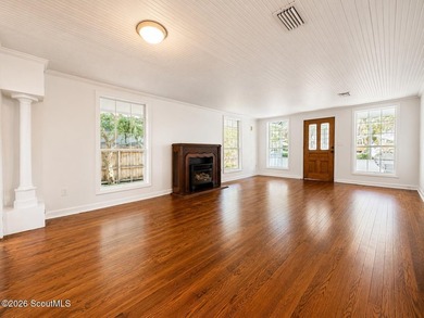 Welcome to this charming 1945 bungalow cottage located in the - photo 3