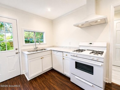 Welcome to this charming 1945 bungalow cottage located in the - photo 5