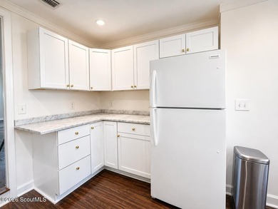 Welcome to this charming 1945 bungalow cottage located in the - photo 7