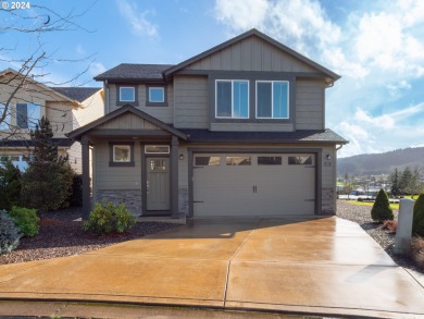 Lake Home For Sale in Sutherlin, Oregon