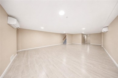 EXCEPTIONAL NEW CONSTRUCTION IN PRIME GRAVESEND - EACH RESIDENCE - photo 4