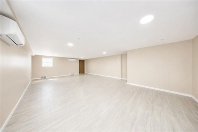EXCEPTIONAL NEW CONSTRUCTION IN PRIME GRAVESEND - EACH RESIDENCE - photo 5