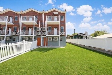 EXCEPTIONAL NEW CONSTRUCTION IN PRIME GRAVESEND - EACH RESIDENCE - photo 8
