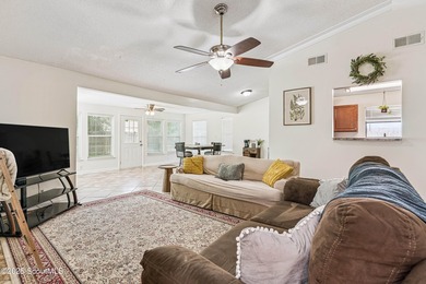 Welcome home to this well-maintained 3 bedroom, 2 bath residence - photo 9