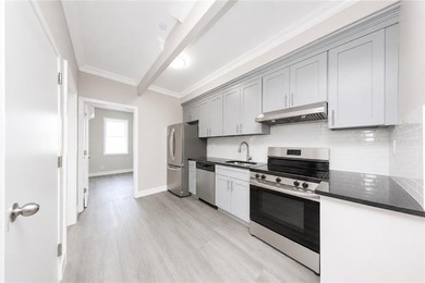 EXCEPTIONAL NEW CONSTRUCTION IN PRIME GRAVESEND - EACH RESIDENCE - photo 10