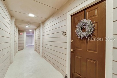 Beautifully maintained 1-bedroom villa with stunning pool views - photo 2