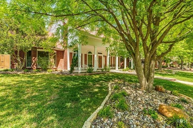 Every turn in this impeccably designed, Southland Hills home - photo 2