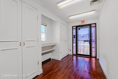 Prime New Dorp Opportunity - Single-Family Ranch with Great - photo 4