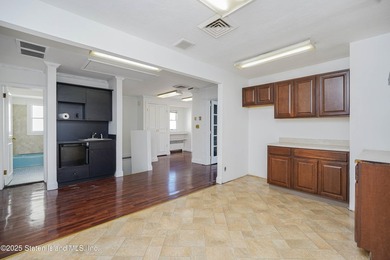 Prime New Dorp Opportunity - Single-Family Ranch with Great - photo 6