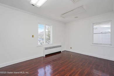Prime New Dorp Opportunity - Single-Family Ranch with Great - photo 9