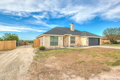 Discover this charming 3-bedroom, 2-bathroom home located in the - photo 4