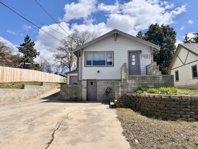 Lake Home For Sale in Klamath Falls, Oregon