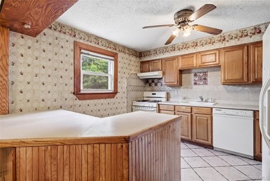 Welcome to this spacious hi-ranch in Bay Shore, offering endless - photo 8