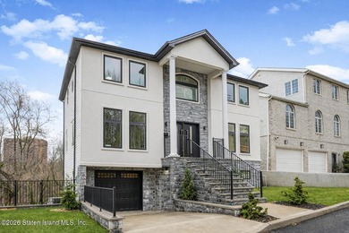 Luxury New Construction in Grymes Hill Introducing a newly - photo 2